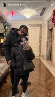 Simone Biles and Jonathan Owens pose for a mirror selfie - Source: via @simonebiles on Instagram